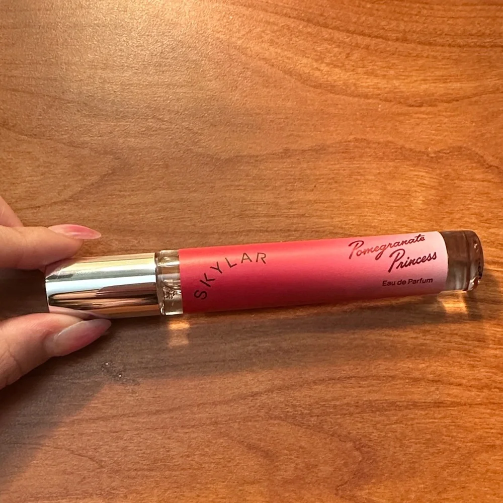 Skylar Pink Lip Gloss - Picture 4 of 4